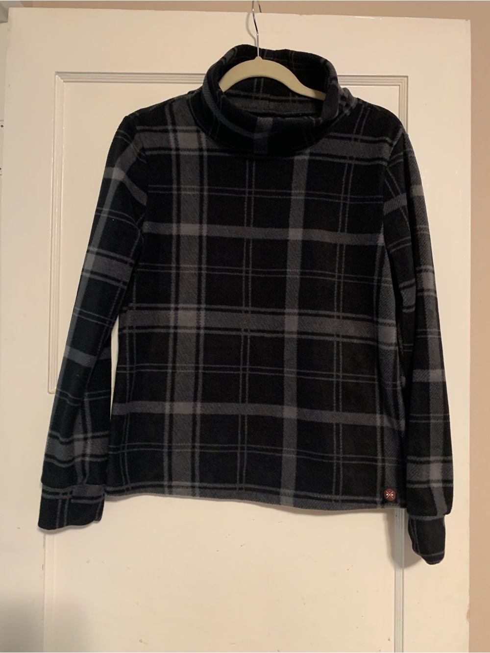 Women’s Mountain and Isles Black & Gray Plaid Turtleneck Sweater size small